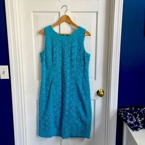 Sleeveless turquoise dress.